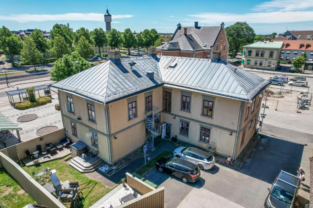 Jaernvaegshotellet B&B Skara Ngoại thất bức ảnh